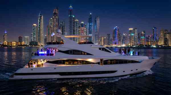 Dubai Marina yacht tour