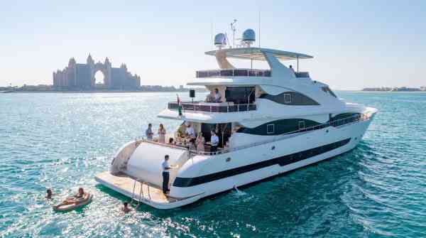 Dubai Marina yacht tour