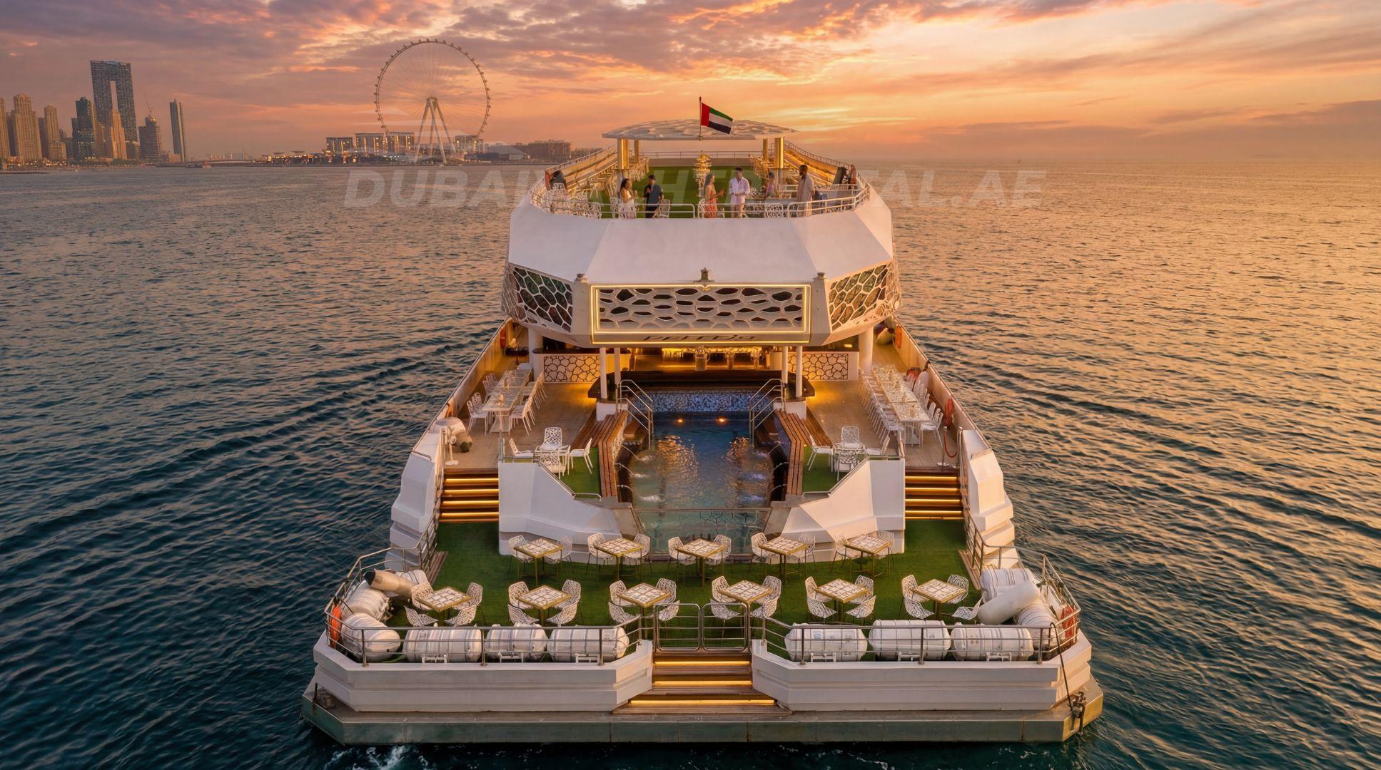Yacht dinner in Dubai