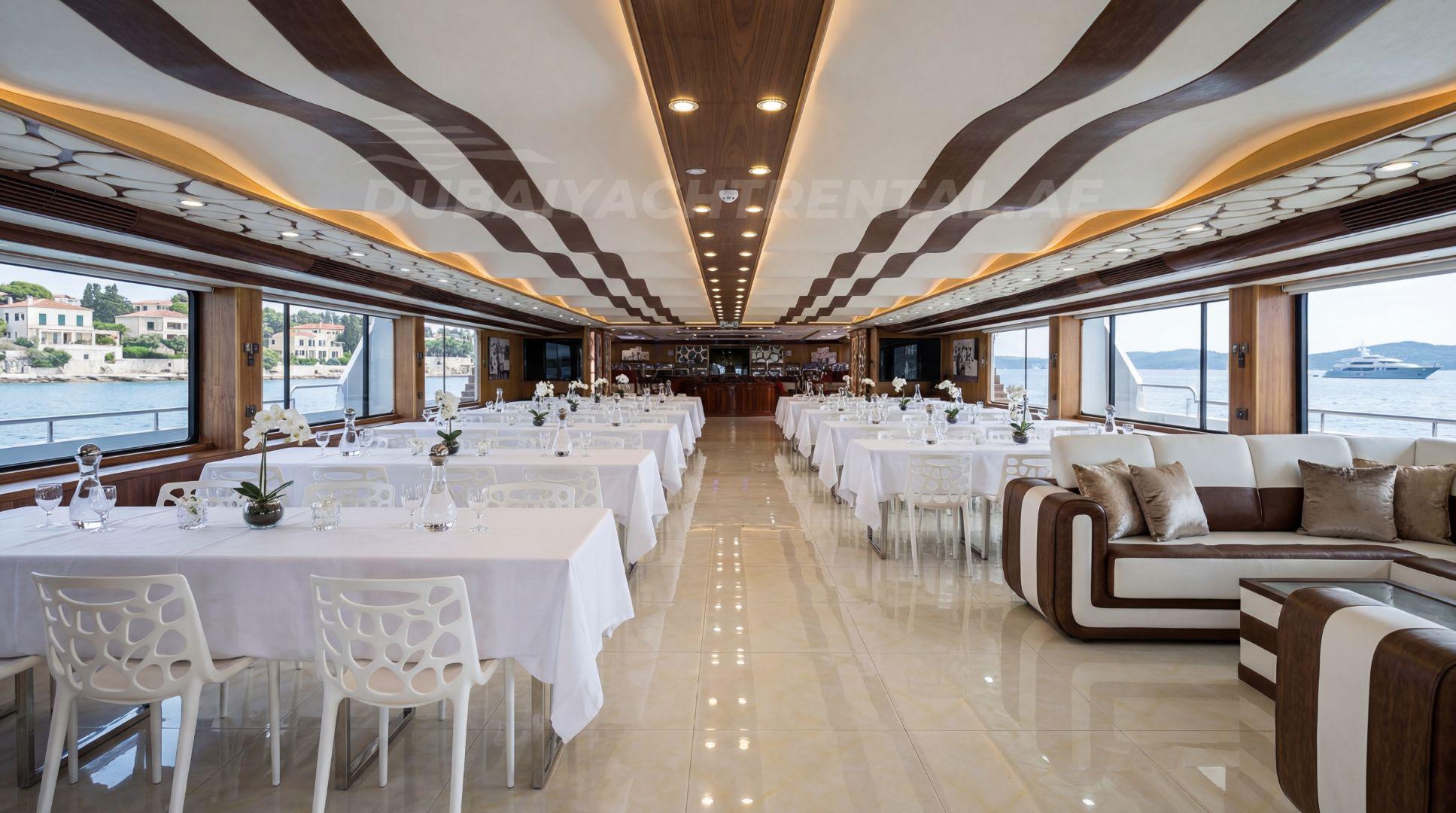 Yacht dinner in Dubai