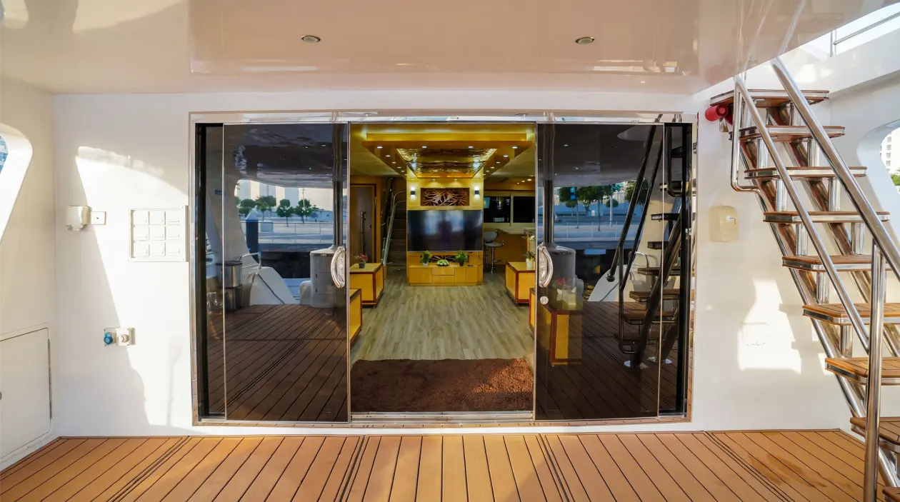 Dubai Marine 125ft Motor Yacht, built in 2020