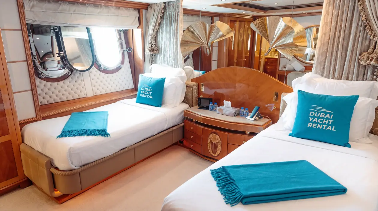 Benetti 200ft Superyacht Dubai — Charter