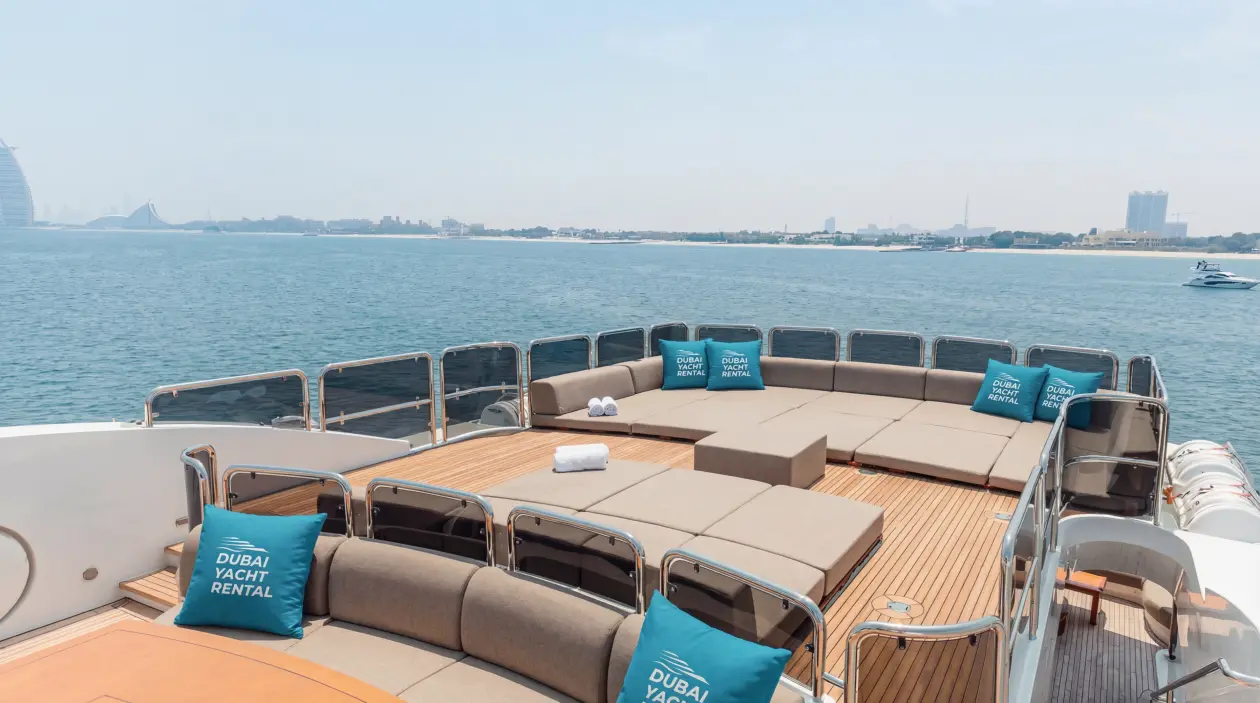Benetti 200ft Superyacht Dubai — Charter