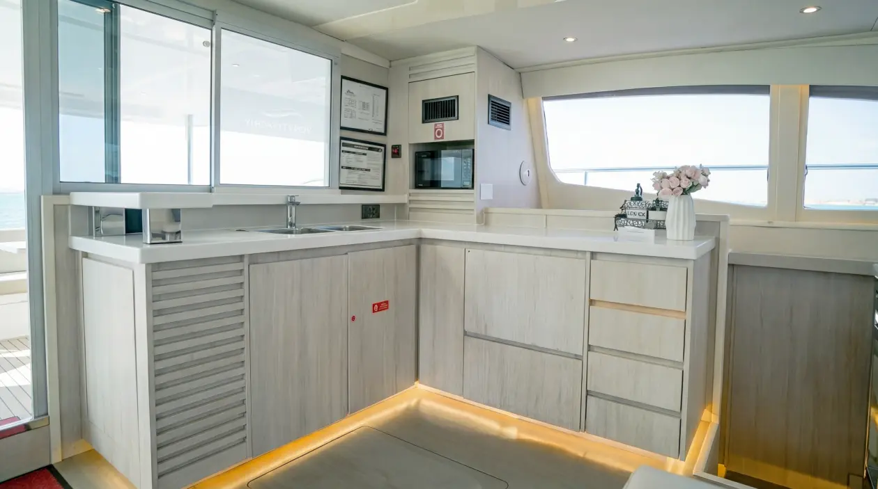 Leopard 51 Power Catamaran, refitted in 2022