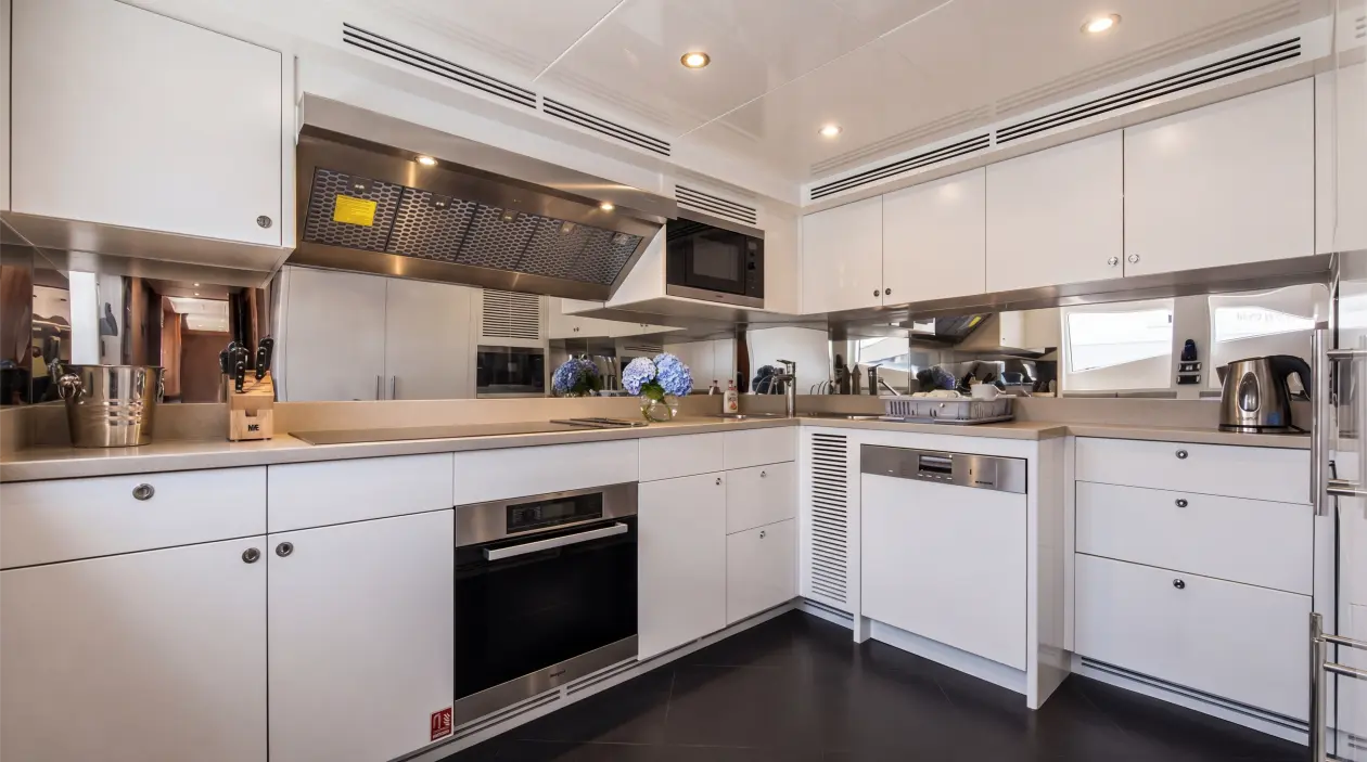 Majesty 101ft Motor Yacht, refitted in 2023