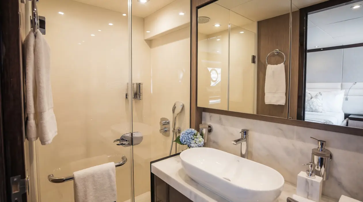 Sunseeker 70ft Motor Yacht, refitted in 2025