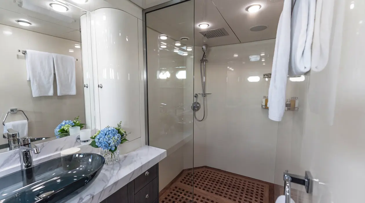 Azimut 100ft Motor Yacht, refitted in 2025