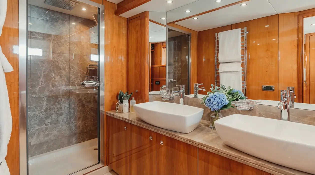 Sunseeker 90ft Motor Yacht, refitted in 2022