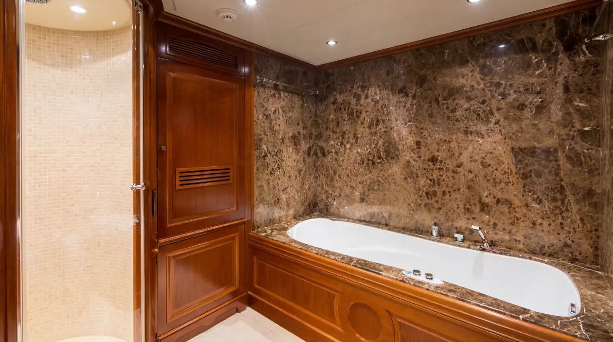 BenettI 110ft Motor Yacht, built in 2007