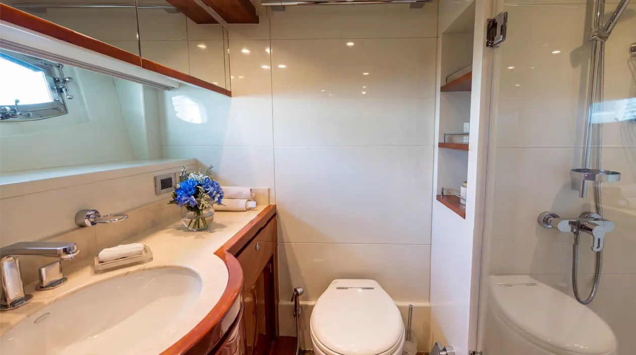 Majesty 88ft Motor Yacht, refitted in 2022