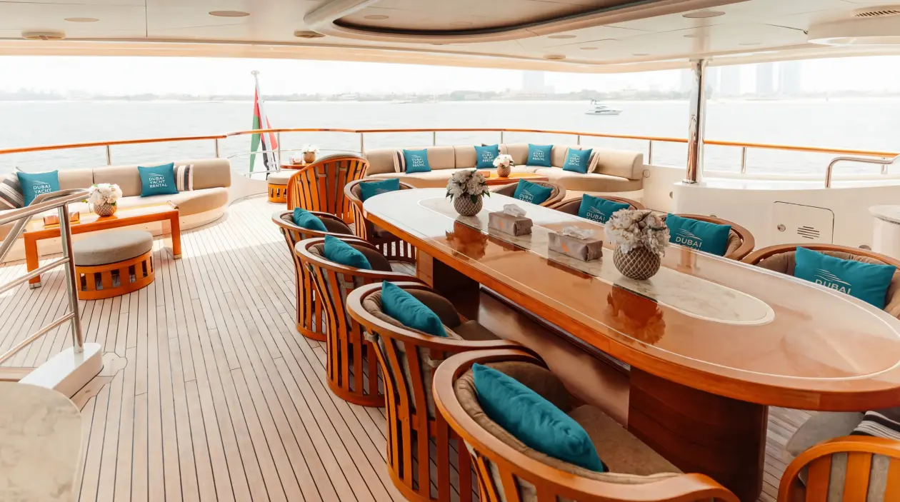 Benetti 200ft Superyacht Dubai — Charter