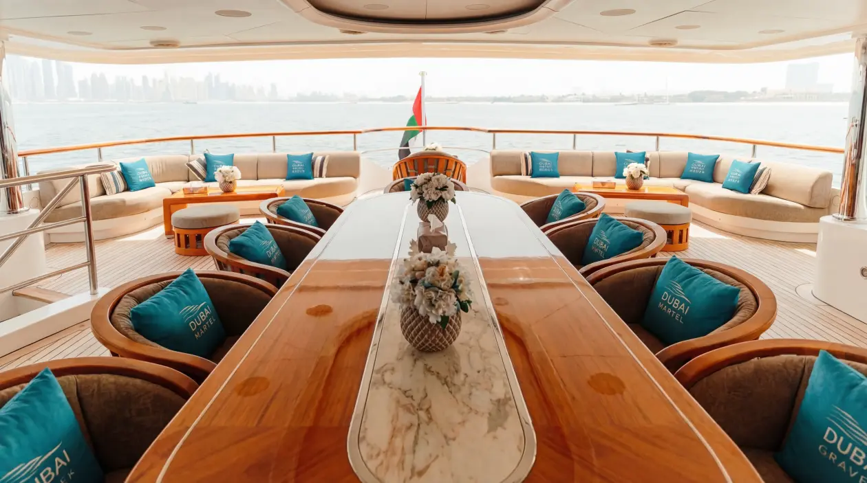 Benetti 200ft Superyacht Dubai — Charter