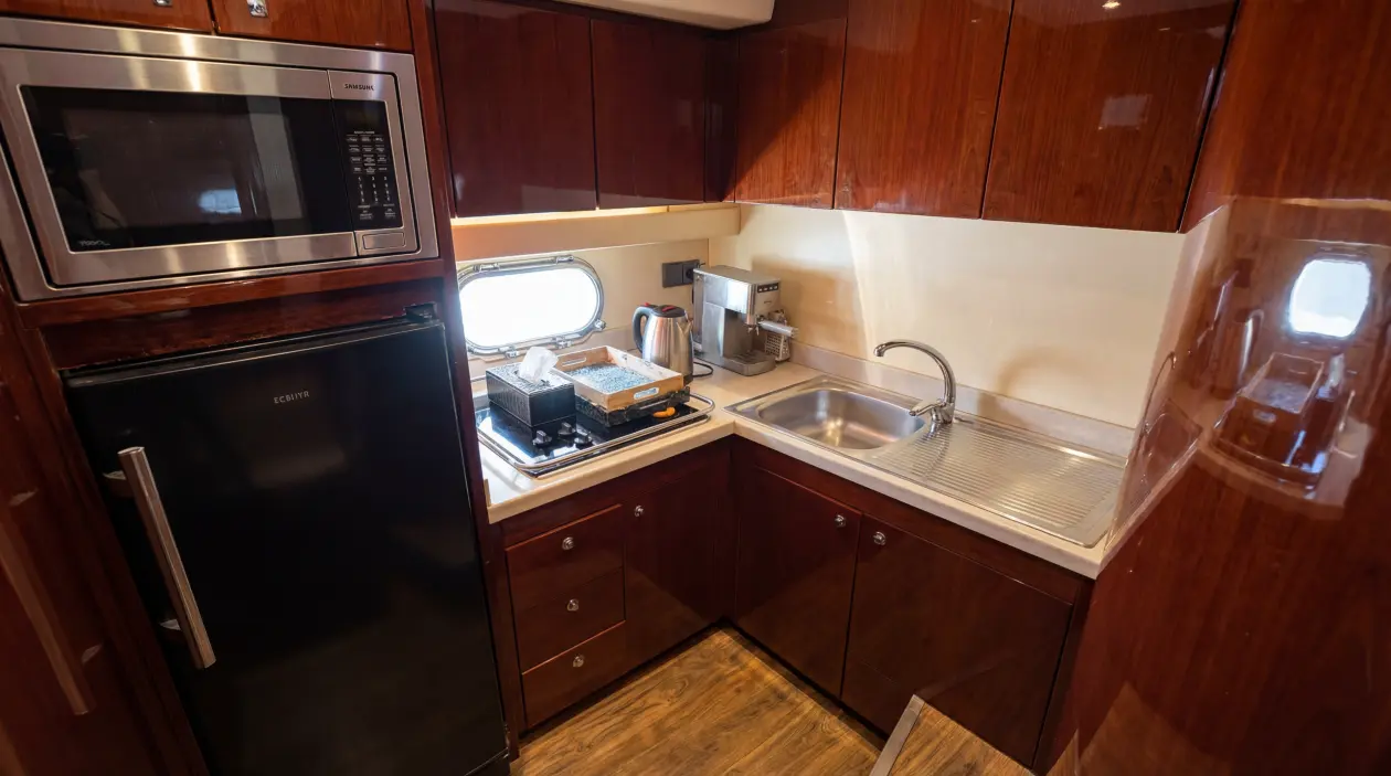 Majesty 50 ft Motor Yacht, refitted in 2022