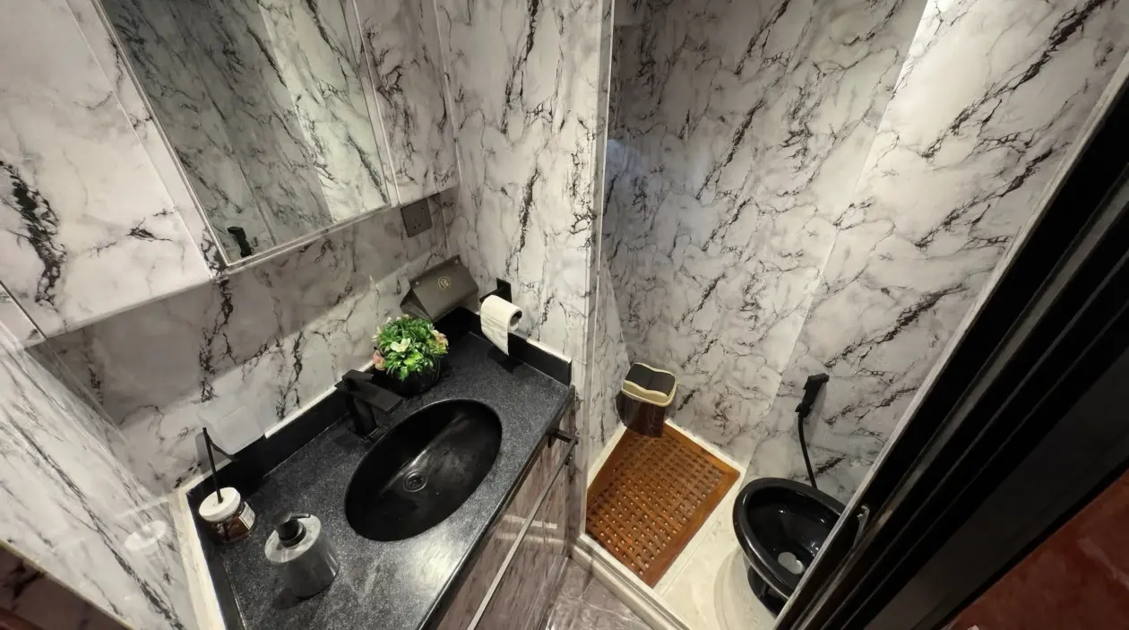 Majesty 50 ft Motor Yacht, refitted in 2022