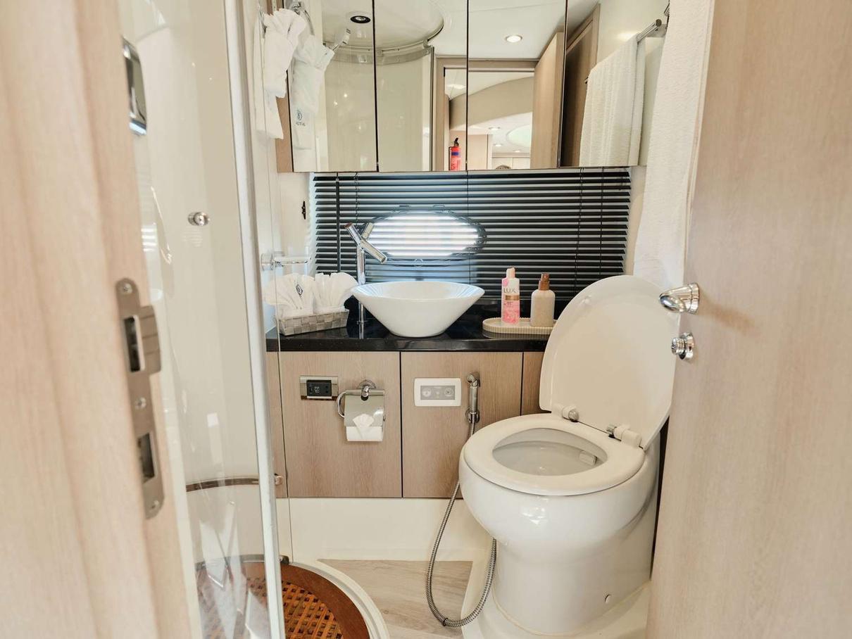 Sunseeker 70 ft, refitted 2024